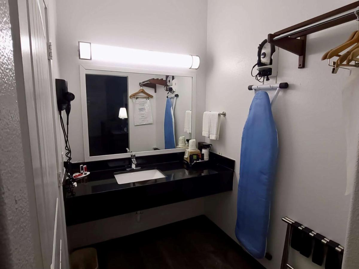 Super 8 By Wyndham Forney/East Dallas Extérieur photo